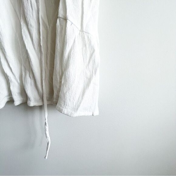 And The Why Gauzy White Blouse Cold Shoulder Flowy Women's M - Picture 3 of 9